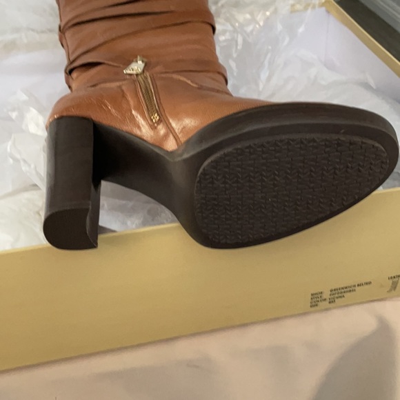 Michael Kors Greenwich NWOT belted vicuña boots - Picture 3 of 4